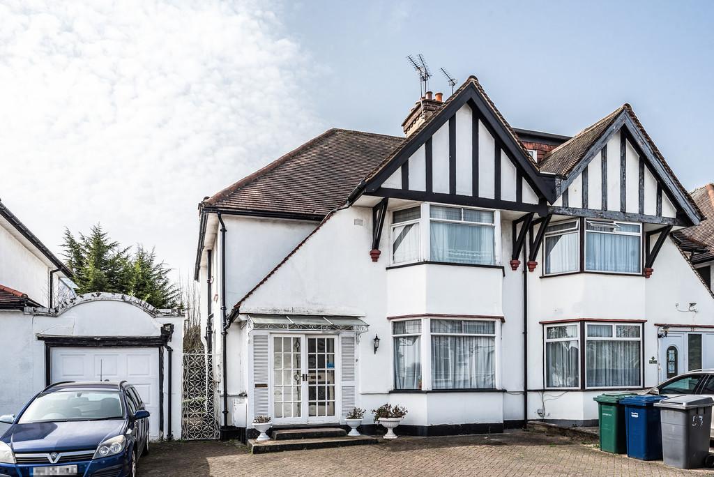 Edgwarebury Gardens, Edgware 3 bed semidetached house £700,000