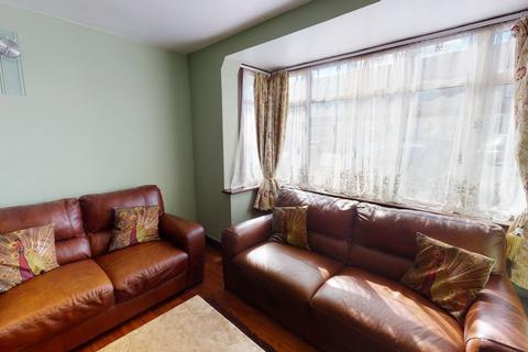 4 bedroom terraced house to rent, Stafford Gardens, Croydon CR0