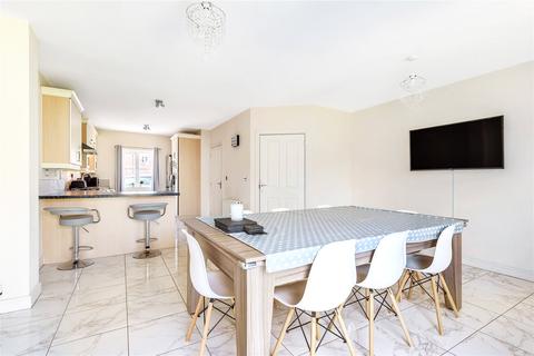 61 Britten Road, Swindon, SN25 2HQ