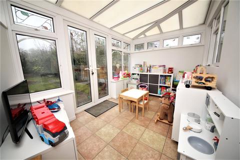 9 Lulworth Close, Stanford-le-hope, SS17 0NN