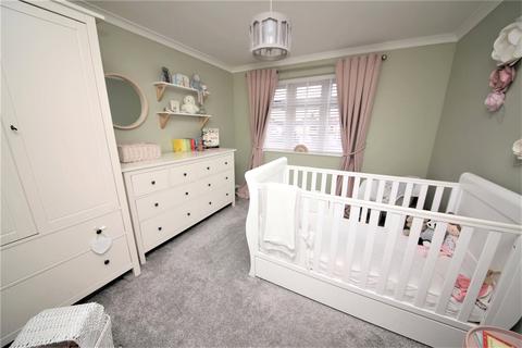 9 Lulworth Close, Stanford-le-hope, SS17 0NN
