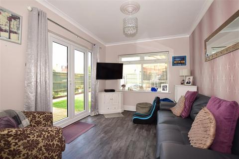 12 Dilston Road, Leatherhead, KT22 7NY