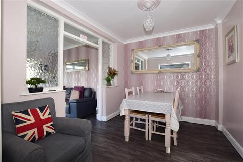 12 Dilston Road, Leatherhead, KT22 7NY