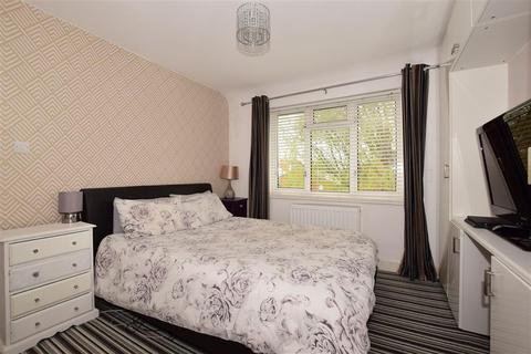 12 Dilston Road, Leatherhead, KT22 7NY
