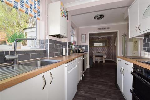 12 Dilston Road, Leatherhead, KT22 7NY