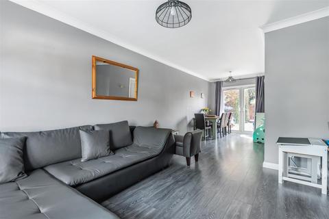 18 Broadacres, Guildford, GU3 3AZ