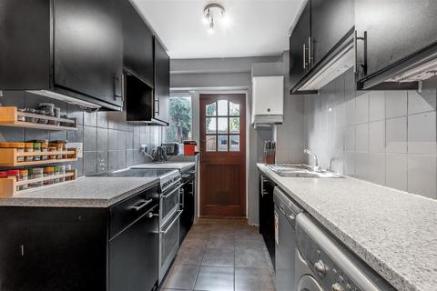 18 Broadacres, Guildford, GU3 3AZ