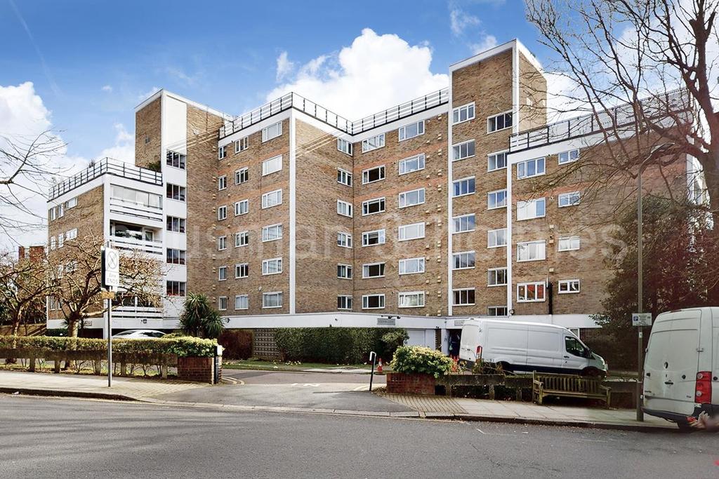 Dolphin Court, NW11 2 bed flat £650,000