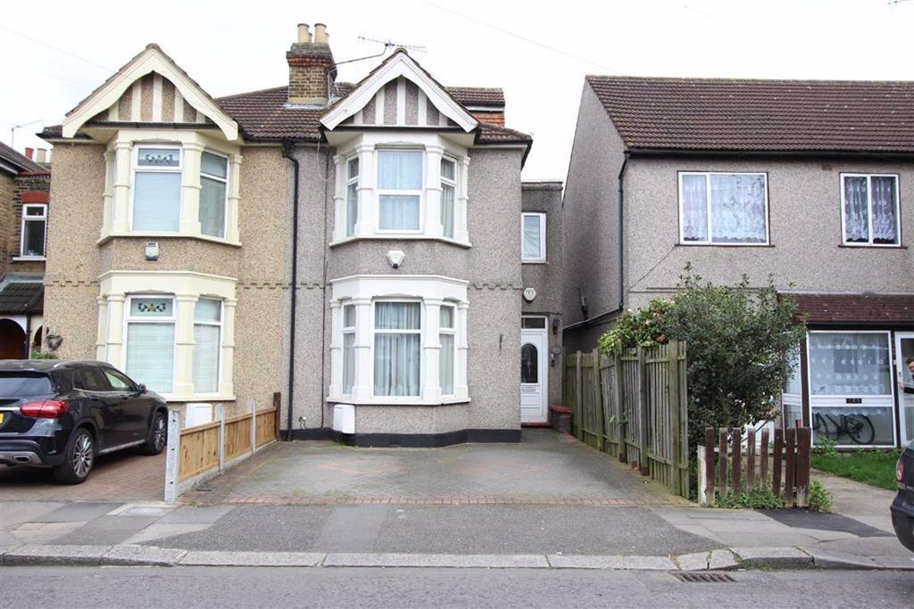 Pembroke Road, Seven Kings, Essex, IG3 3 bed house £500,000