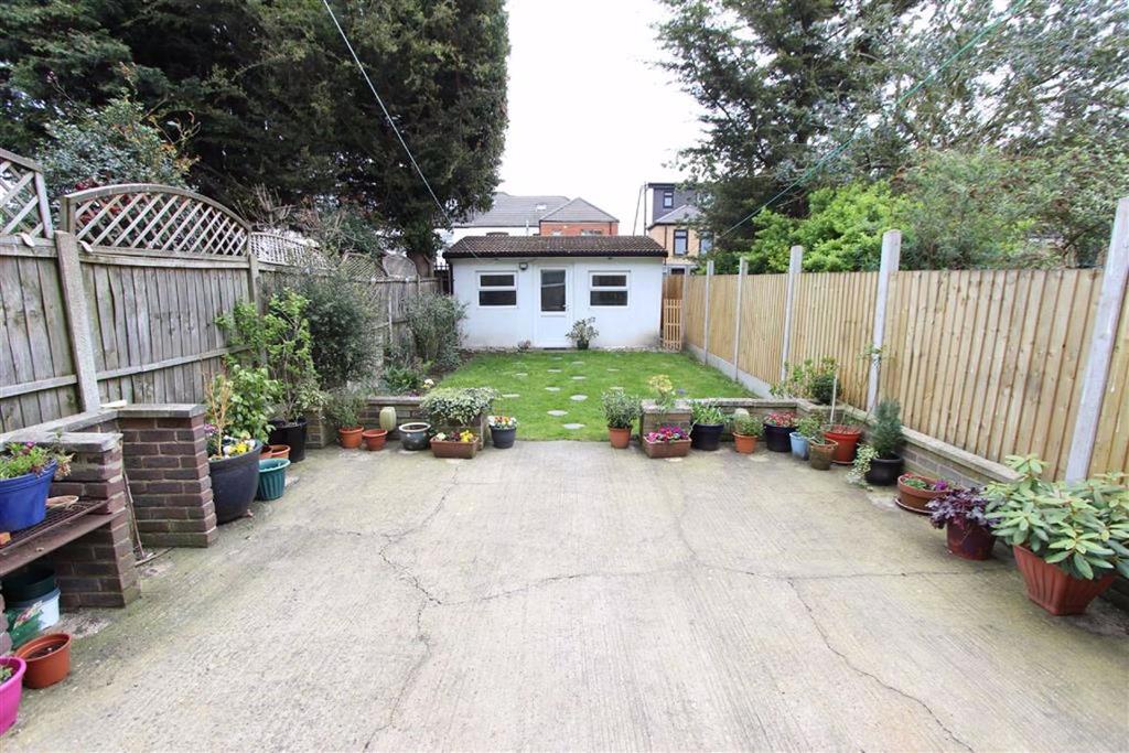 Pembroke Road, Seven Kings, Essex, IG3 3 bed house £500,000