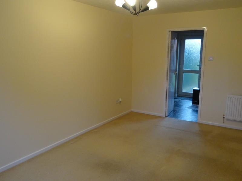BARKUS CLOSE, SOUTHAM CV47 1GB 2 bed terraced house £775 pcm (£179 pw)