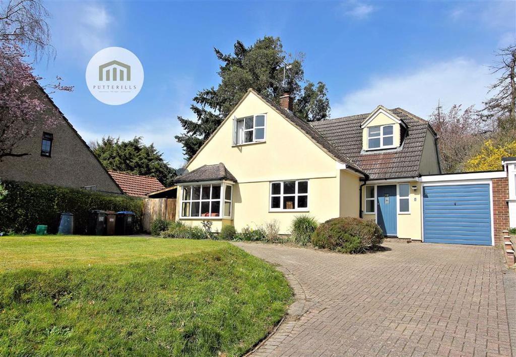 Hillside Way, Oaklands, Welwyn, AL6 0TY 5 bed detached house £790,000