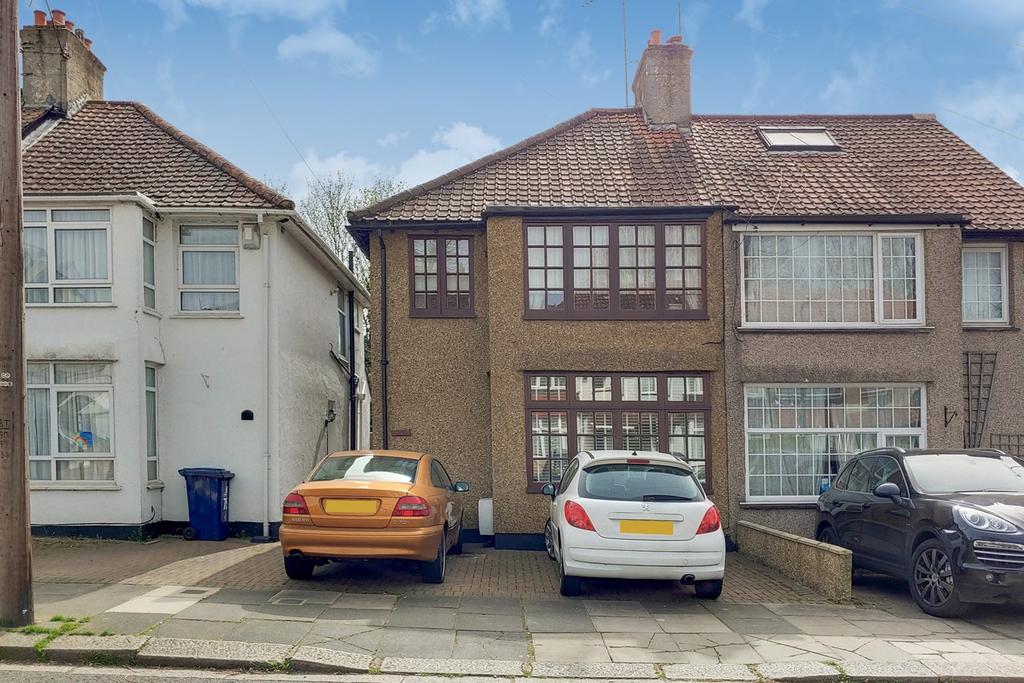 Studland Road, Hanwell, London, W7 3 bed semidetached house £675,000