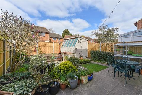 26 Olivers Meadow, Westergate, Chichester, PO20 3YA