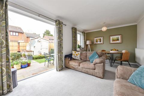 26 Olivers Meadow, Westergate, Chichester, PO20 3YA