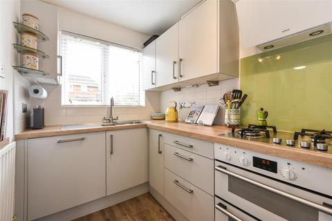 26 Olivers Meadow, Westergate, Chichester, PO20 3YA