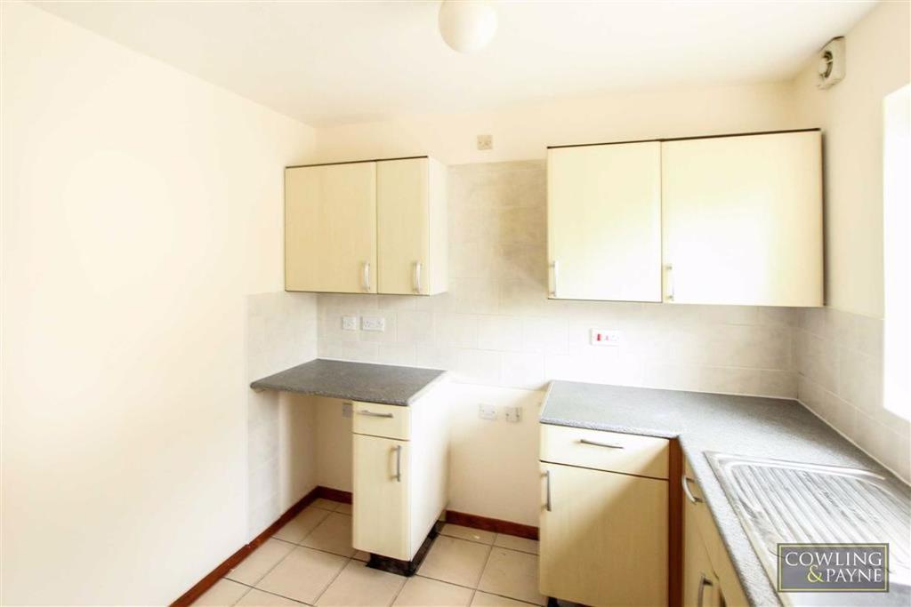 Jersey Gardens, Wickford, Essex 2 bed terraced house £995 pcm (£230 pw)