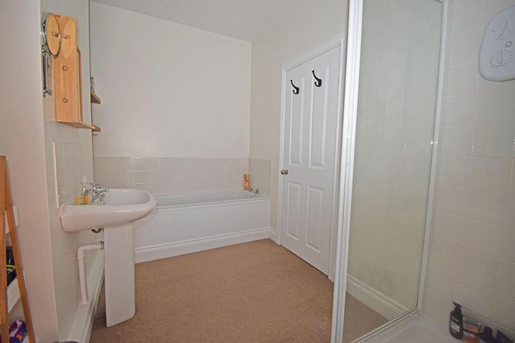 45 Bewell Head, bathroom a.jpg