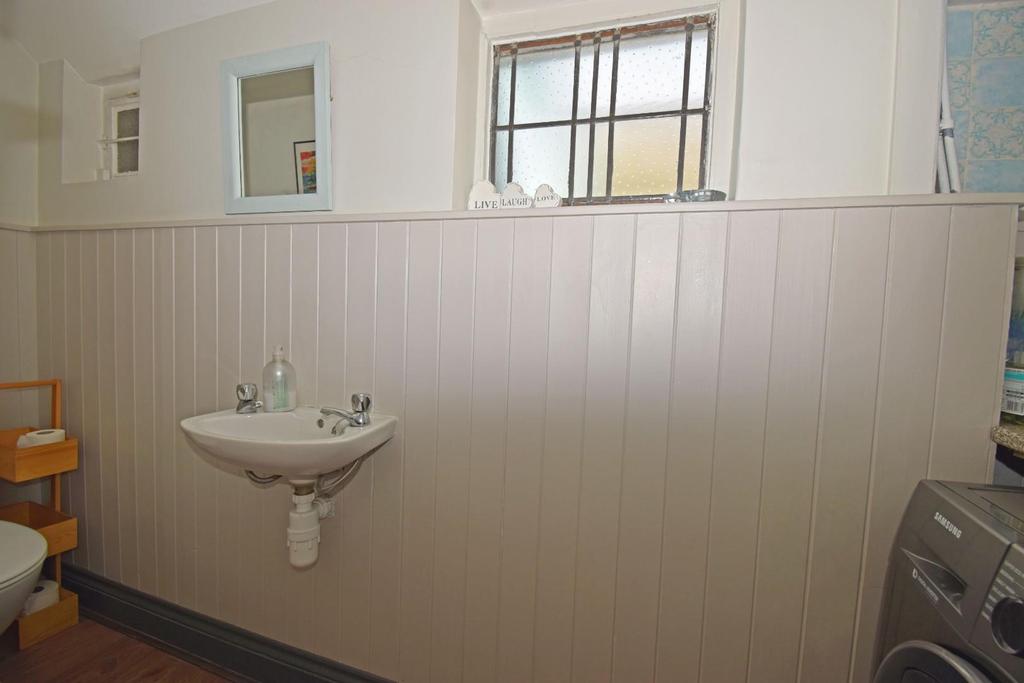 45 Bewell Head, toilet.jpg
