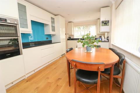 24 Juniper Road, Boreham, Chelmsford, CM3 3DB