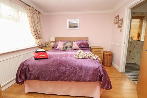 24 Juniper Road, Boreham, Chelmsford, CM3 3DB