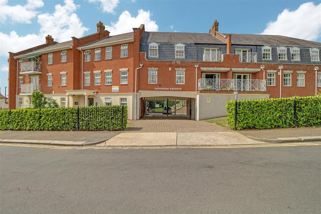 19 Old Leigh Road, LeighOnSea 2 bed flat £260,000