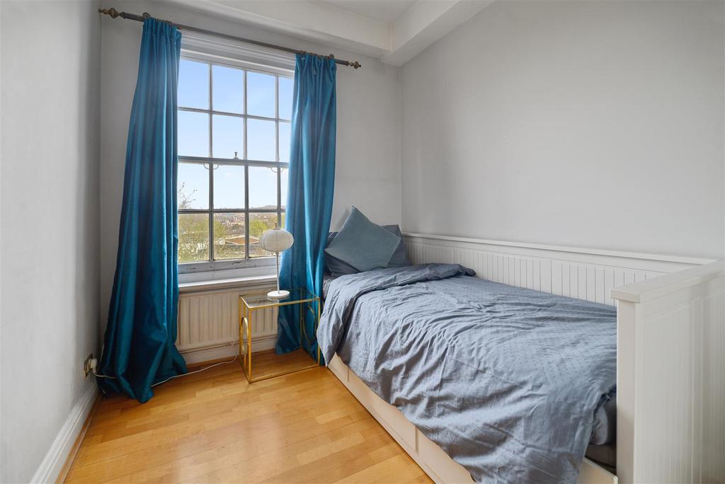 Apsley House, Finchley Road, NW8 1 bed in a flat share £910 pcm (£210 pw)