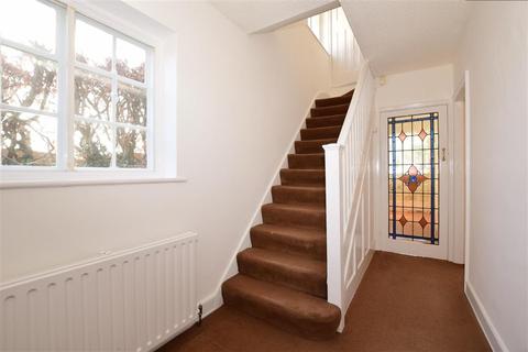 70 Chapel Way, Epsom, KT18 5TG