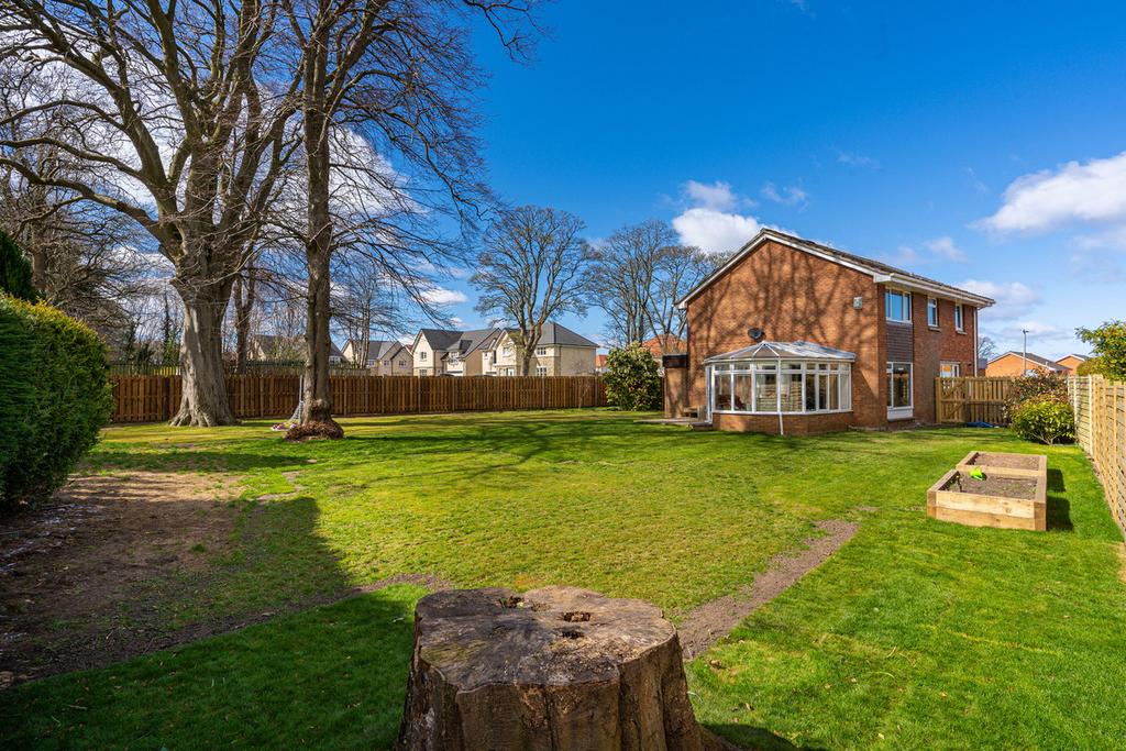 14 Newmills Road, Balerno, EH14 4 bed detached house £550,000