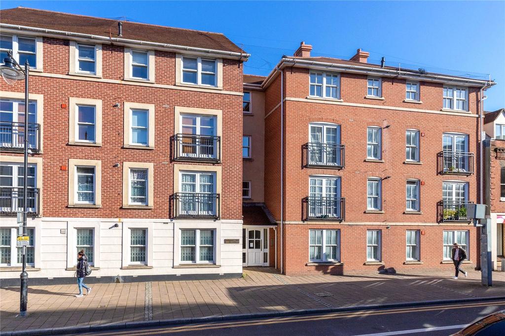 Blenheim Court, 115 London Street, Reading, Berkshire, RG1 2 bed