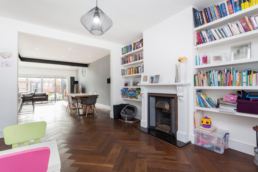 Farm Way, Buckhurst Hill, IG9 5 bed semidetached house £1,200,000