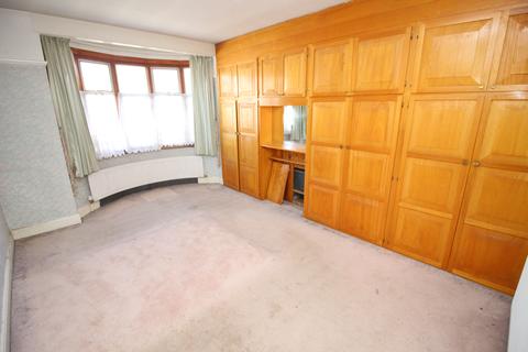 32 Elm Way, Worcester Park, KT4 8LT