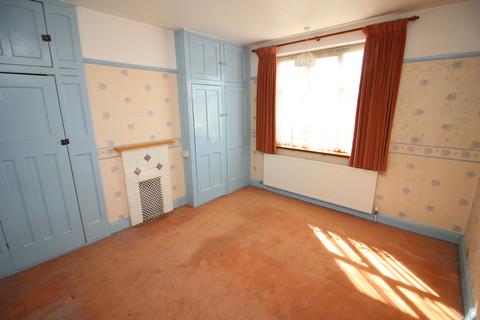 32 Elm Way, Worcester Park, KT4 8LT