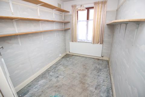 32 Elm Way, Worcester Park, KT4 8LT