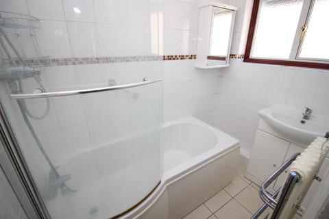 32 Elm Way, Worcester Park, KT4 8LT