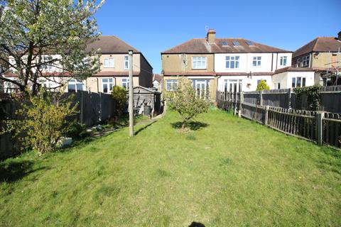 32 Elm Way, Worcester Park, KT4 8LT