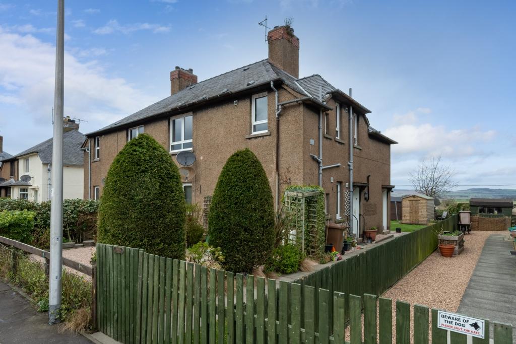 Lomond Crescent, Falkland, KY15 2 bed flat £105,000