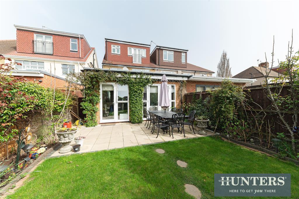 Oaklands Avenue, Isleworth, TW7 4 bed semidetached house £825,000