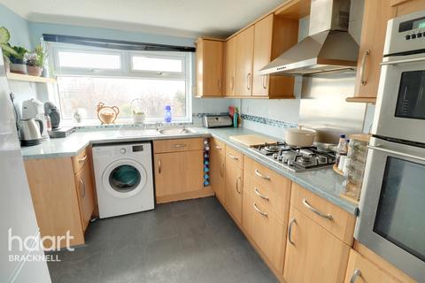 35 Appledore, Bracknell, RG12 8QY