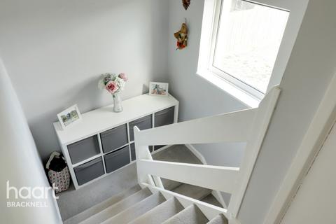 35 Appledore, Bracknell, RG12 8QY