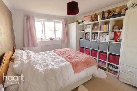 35 Appledore, Bracknell, RG12 8QY