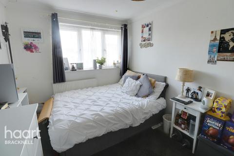 35 Appledore, Bracknell, RG12 8QY