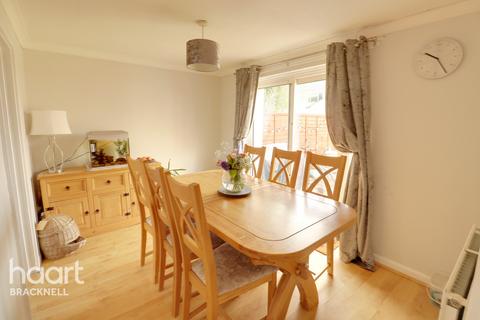 35 Appledore, Bracknell, RG12 8QY