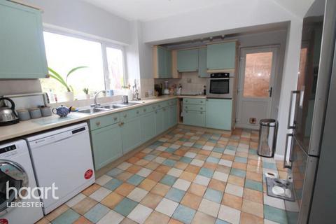 3 bedroom detached house to rent, Manor Road, Leicester