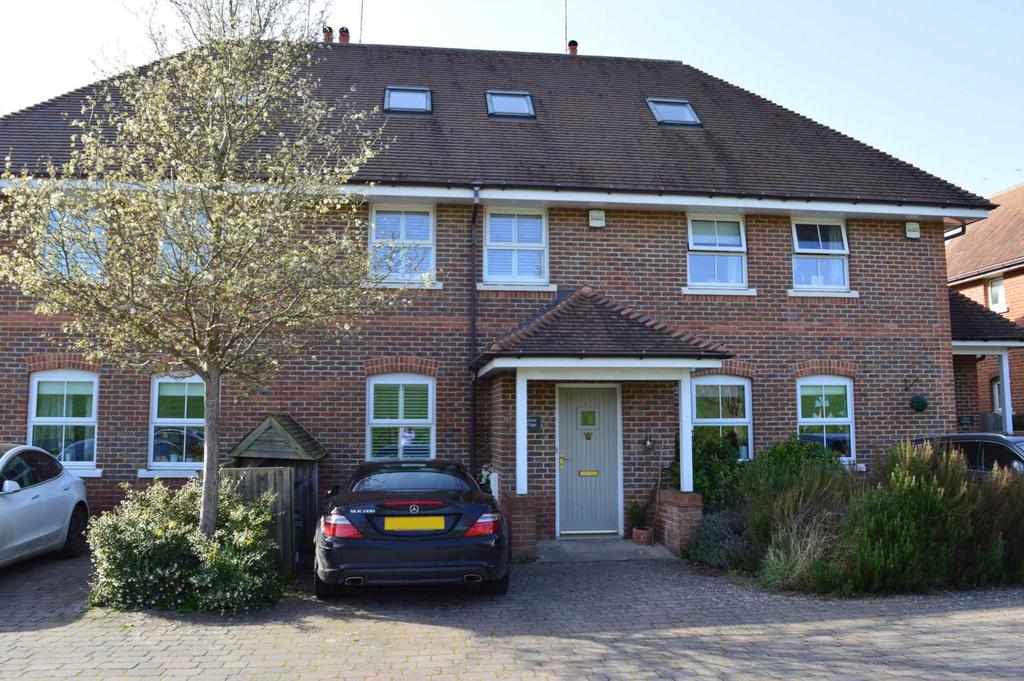 Wantage Road, Great Shefford 4 bed semidetached house £1,575 pcm (£