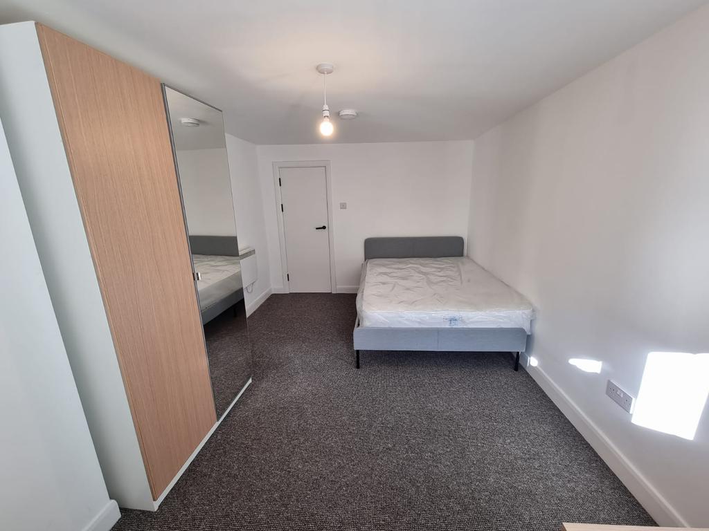 Anson Road, M14 5BZ 1 bed flat £600 pcm (£138 pw)