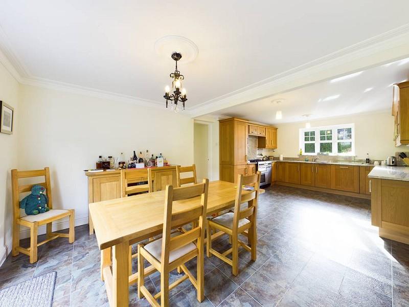Kitchen/Dining Area