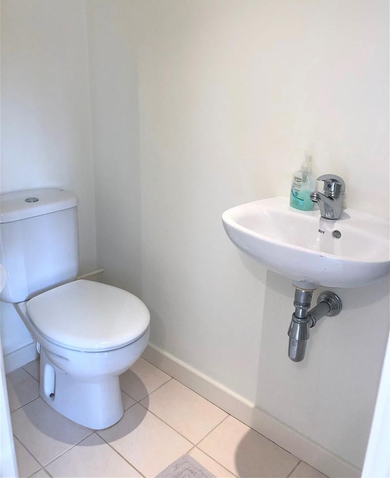 En-suite shower/wc to bedroom 4