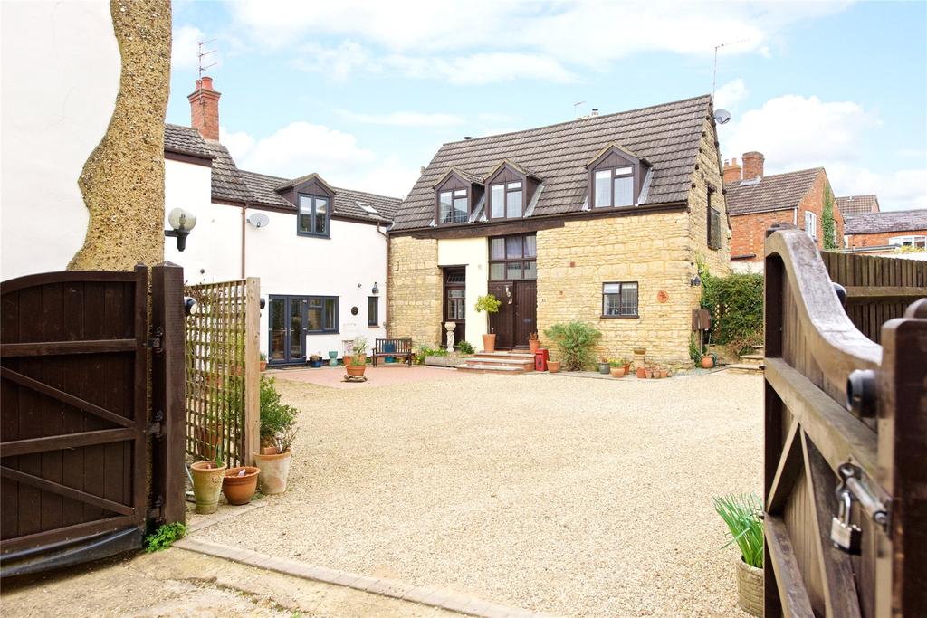 London Road, Wollaston, Northamptonshire, NN29 3 bed barn conversion