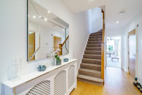 4 Nettlecombe Close, Upper Hale, Farnham, GU9 0AQ